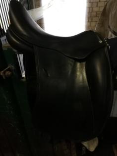 Maßsattel von Macel, Dressursattel 17, 5