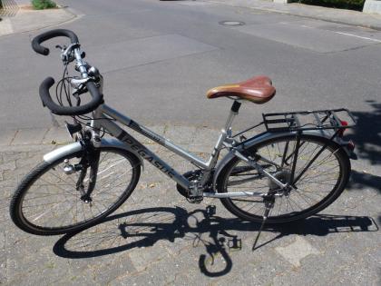 (194) 24 Gang 28 Zoll RH 45 Gabel u Sattel gefedert