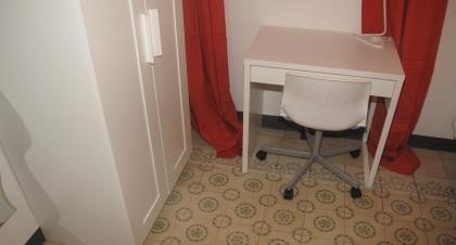 Privates kleines doppelschlafzimmer zu vermieten vom 1/ 07/ 17 - 27/ 07/ 17