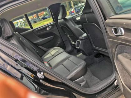 Volvo XC40 D4 AWD Momentum Leder2021
