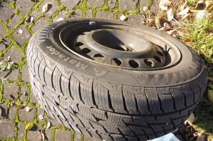 4 Winterkompletträder 185/ 60 R15 T auf 4-Loch-Stahlfelgen