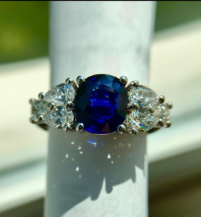 Weißgold Ring mit Saphir und Diamanten