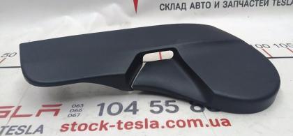 Verkleidung Fahrersitz unten rechts Tesla Modell 3 1088965-00-C