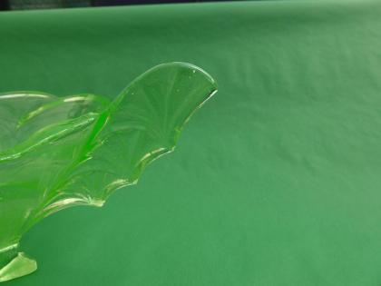 Uranglasschale, Art Deco, um 1930, Pressglas, grün.