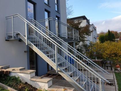 Stahl Aussen Metall Treppe , Anbau Balkone, Terrasse, Treppe und Balkongeländer,