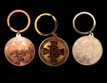 Bitcoin Produkte wie Schlüsselanhänger, Bitcoin Münzen & Bitcoin Halsketten