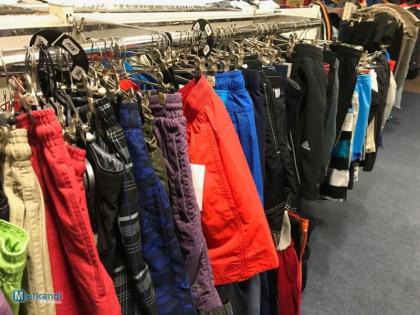 Markenbekleidung ca. 3554 Stück Adidas, Jack Wolfskin, Crossfield etc. Sport Bek