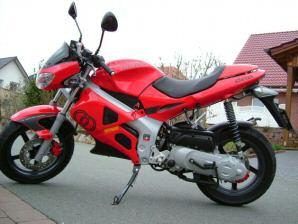 Verkaufe Gilera DNA 50 (carbon look) in sehr gutem Zustand und wenig Kilometern