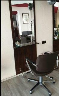 8 x Friseurstuhl mit Pumpfunktion, Bedienungsstuhl Friseur