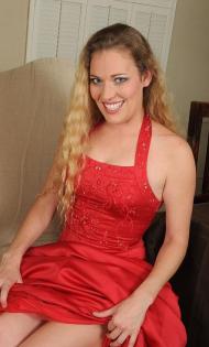 Spontane Blondine sucht aufregende Beziehung