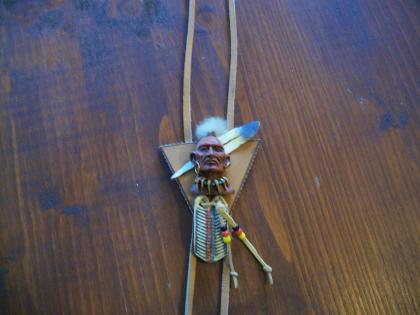 Verkaufe neue Leder-Boloties mit verschiedenen Indianermotiven