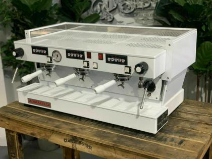 LA MARZOCCO LINEA CLASSIC 3 GRUPPEN VOLLWEISSE GRIFFE ESPRESSO KAFFEEMASCHINE