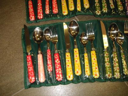NAJ-OLEARI Picknick-Besteckset Besteck Set - Kunststoff + Metall - 8 Personen