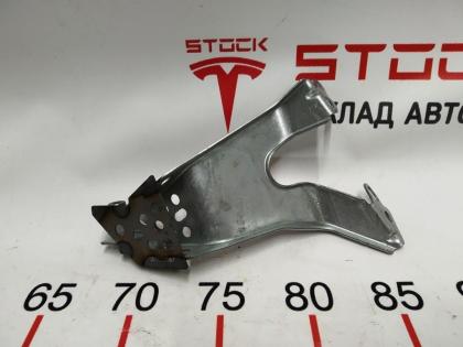 1082313D Tesla Modell 3 Abschirmungshalterung 1100562-00-E