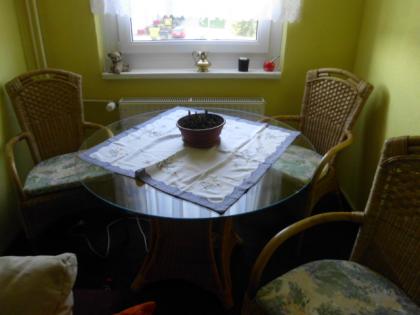 4 stühle mit tisch 