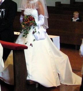AUSGEFALLENES BRAUTKLEID