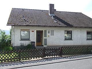 Wohnhaus mit Einliegerwohnung