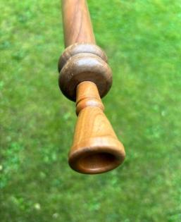 Alphorn, 2- teilig in F, 1. Hand, aus massivem Nussbaumholz, Einzelstück, siehe 