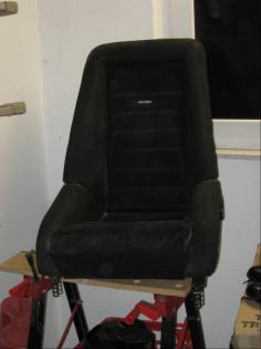 Alter Recarositz aus Opas Auto sucht neuen Besitzer