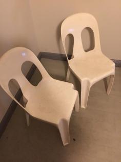 2 Stühle / Stapelbar