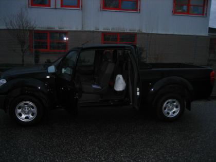 NISSAN NAVARA 2,5 dci Business