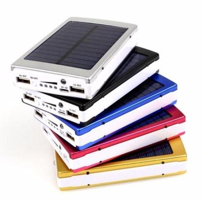 Power Bank 30 000mAh mit Solarpanel