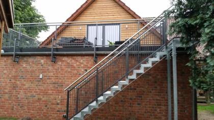 Stahl Aussen Metall Treppe , Anbau Balkone, Terrasse, Treppe und Balkongeländer,