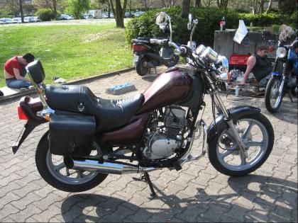 Hyosung GA 125 Cruise mit div. Extrateilen