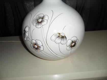 Wunderschöne Dekolampe Porzellan mit Goldblumen