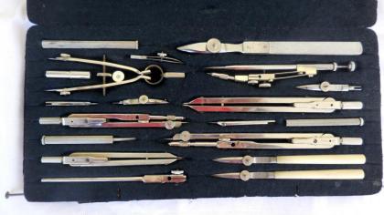 ZIRKELKASTEN-REISSZEUG