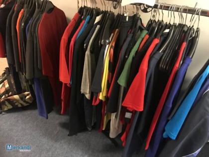 Markenbekleidung ca. 3554 Stück Adidas, Jack Wolfskin, Crossfield etc. Sport Bek