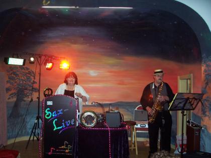 Feiern macht Spaß...,  noch mehr mit Musik  