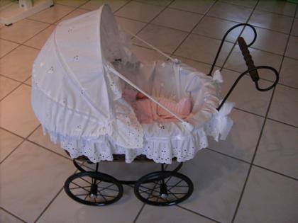 Nostalgischer Puppenwagen  Ohne Puppe   