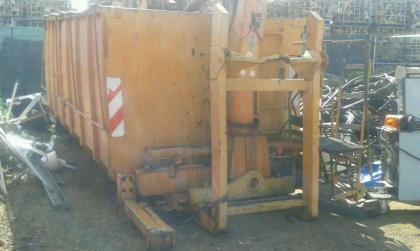 Abrollcontainer, Container, Mulde, Absetzcontainer, Abrollmulde mit Atlas-Ladekr