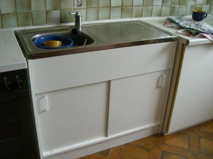 Spüle mit Abtropfbereich,Wasserhahn und Unterschrank zu verkaufen