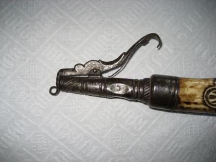 Pulverflasche aus Hirschgeweih