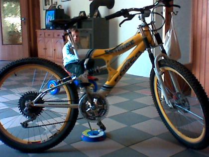 MOUNTAINBIKE VON FORCA VOLLGEFEDERT