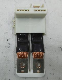 Niederspannungsanschluss 12 V von DCDC zur Hauptbatterie Tesla Modell 3 1077114-