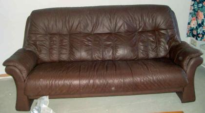 3 sitziges Ledersofa und Hocker - TOP