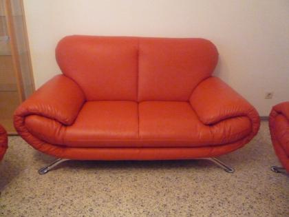 2 sofas und ein sessel