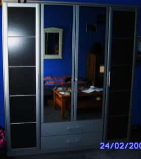 Kleiderschrank
