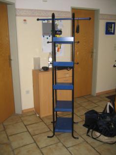 Gardrobe in blau und schwarz
