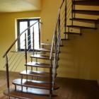 Diese Holztreppe kann schon bald Ihnen gehoeren. 10 Jahre Garantie dazu.