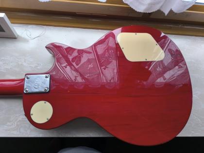 Linkshänder E-Gitarre von JD Brothers mit Verstärker