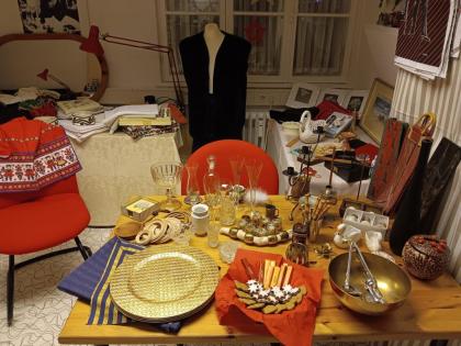 Kleiner weihnachtlicher Basar mit Flohmarkt