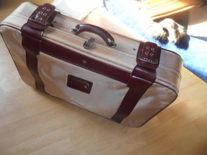 Reisekoffer mit Leder