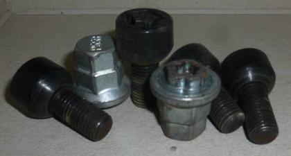 Radsicherungsbolzen mit 2 Adaptern 22 mm