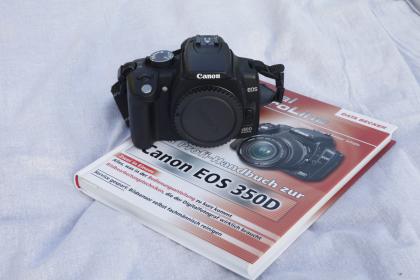 Günstiges Angebot: Canon EOS 350 D mit zahlreichem Zubehör