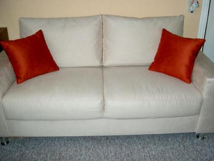 Polstersofa 3-Sitzer, neuwertig, Sonderanfertigung in creme