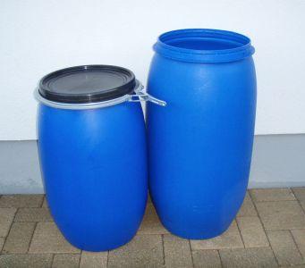 Wassertonnen, Regentonnen, Filterbecken, Futtertonne, Fass oder sogar Wasserboje